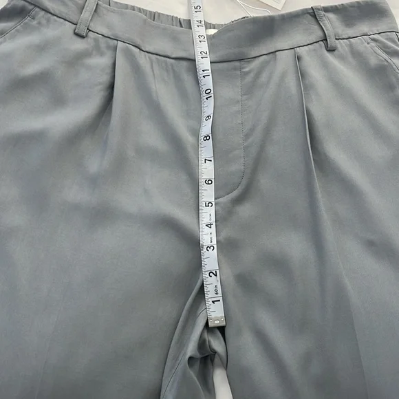 Vince NWT Pleated Dress Pants Size XL Gray 100% Viscose - Picture 9 of 9
